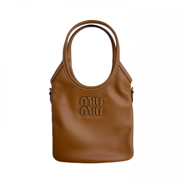 ◆당일◆26SS 로고 자수 아이비 레더 핸드백 코냑 5BA281 2CRW F0046