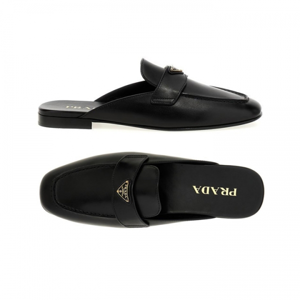 ◆당일◆25FW 여성 삼각로고 블로퍼 블랙 1D766N 070 F0002