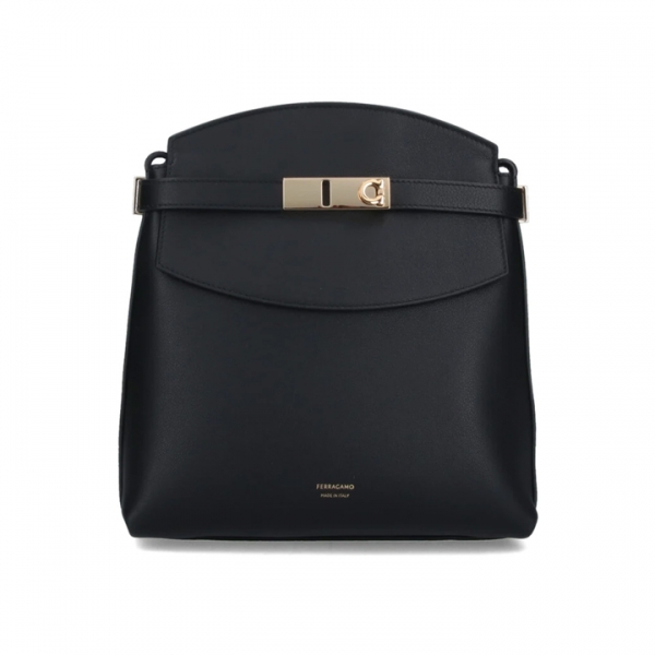 ◆당일◆26SS 허그 금장 로고 메신저 크로스백 블랙 21-9912 0780872