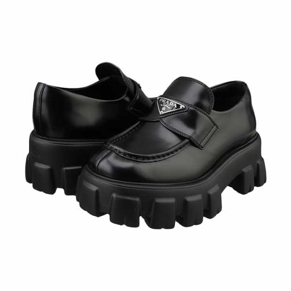 ◆당일◆25FW 삼각 로고 브러쉬드 레더 모노리스 로퍼 블랙 1D649M B4L F0002