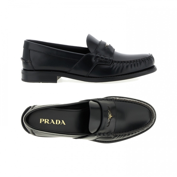 ◆당일◆26SS 프라다 삼각 로고 브러쉬드 페니 로퍼 블랙 1D820N 055 F0002