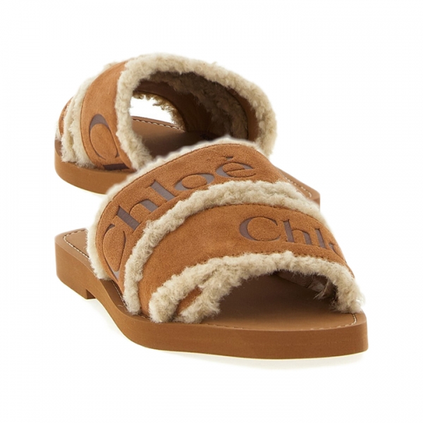 ◆당일◆25FW 우디 로고 스트랩 시어링 샌들 브라운 CH25W188TX 270