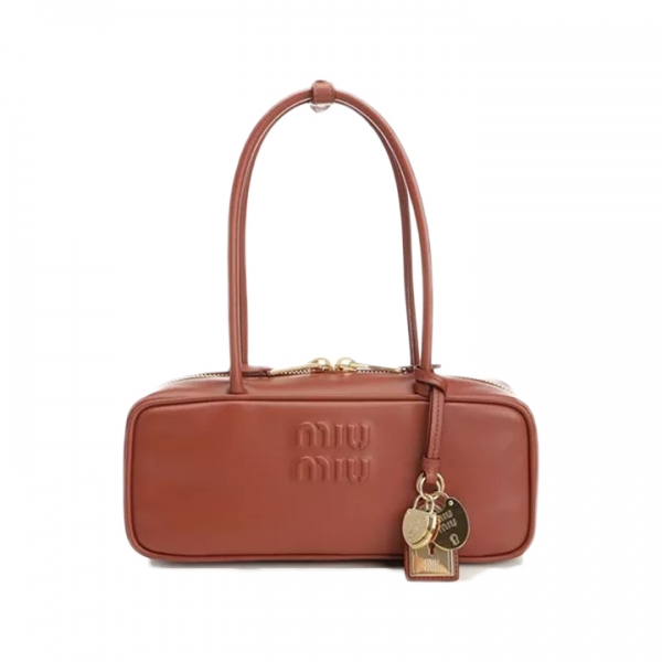 ◆당일◆26SS 엠보 로고 레더 스몰 보백 러스트 5BB173 2CRW F0033