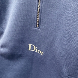 26SS 자수 로고 하프집업 맨투맨 블루 683J605A3035 570