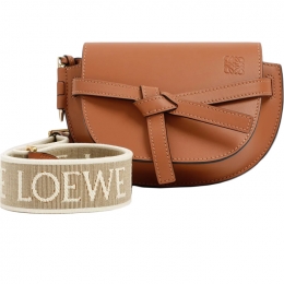 ◆당일◆25SS 로고 각인 게이트 미니 크로스백 탄 A650N46X13 2530