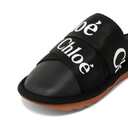◆당일◆25SS 우디 로고 스트랩 블로퍼 블랙 CHC21A489R4 001