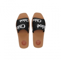 ◆당일◆26SS 우디 로고 스트랩 샌들 블랙 CHC22U188Z3 001