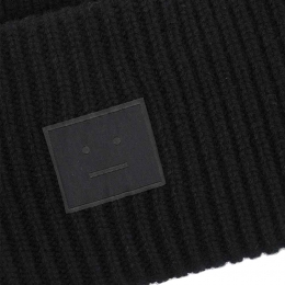 ◆당일◆25FW 라지 페이스 패치 울 비니 블랙 C40424 900