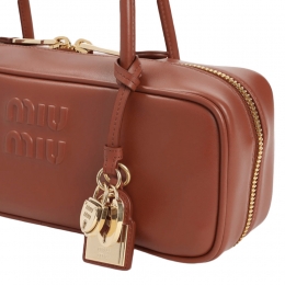 ◆당일◆26SS 엠보 로고 레더 스몰 보백 러스트 5BB173 2CRW F0033