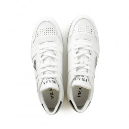 ◆당일◆25FW 삼각로고 다운타운 스니커즈 화이트/블랙 2EE364 3LJ6 F0964