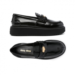 ◆당일◆25FW 로고 각인 레더 로퍼 블랙 5D175E 055 F0002