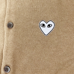 ◆당일◆25FW 화이트 하트 와펜 패치 가디건 베이지 AX-N065-051-2