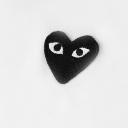 ◆당일◆25FW 블랙 하트 와펜 패치 티셔츠 화이트 AX-T064-051-2