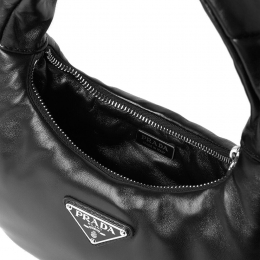 ◆당일◆25FW 삼각 로고 소프트 패딩 크로스&호보백 블랙 1BA384 2DYI F0002