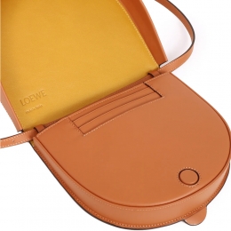 ◆당일◆24FW 아나그램 펀칭 로고 힐 벨트&크로스백 브라운 A661V01X10 7658